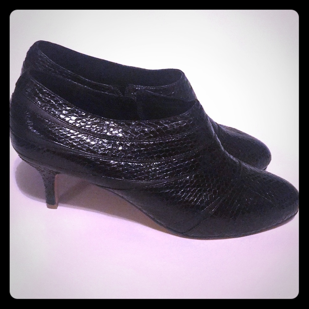 Stunning Shoes of Prey Black Zip Booties